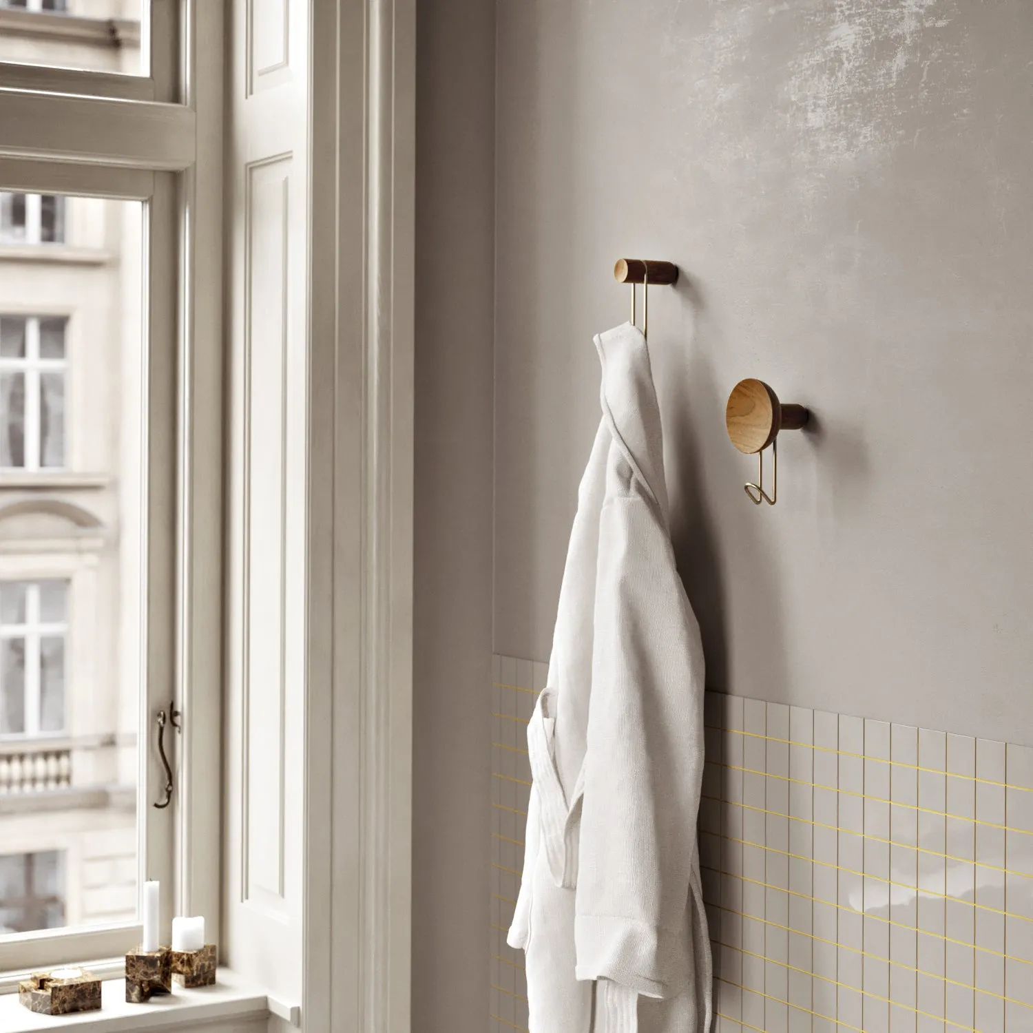 Around Wall Hanger
