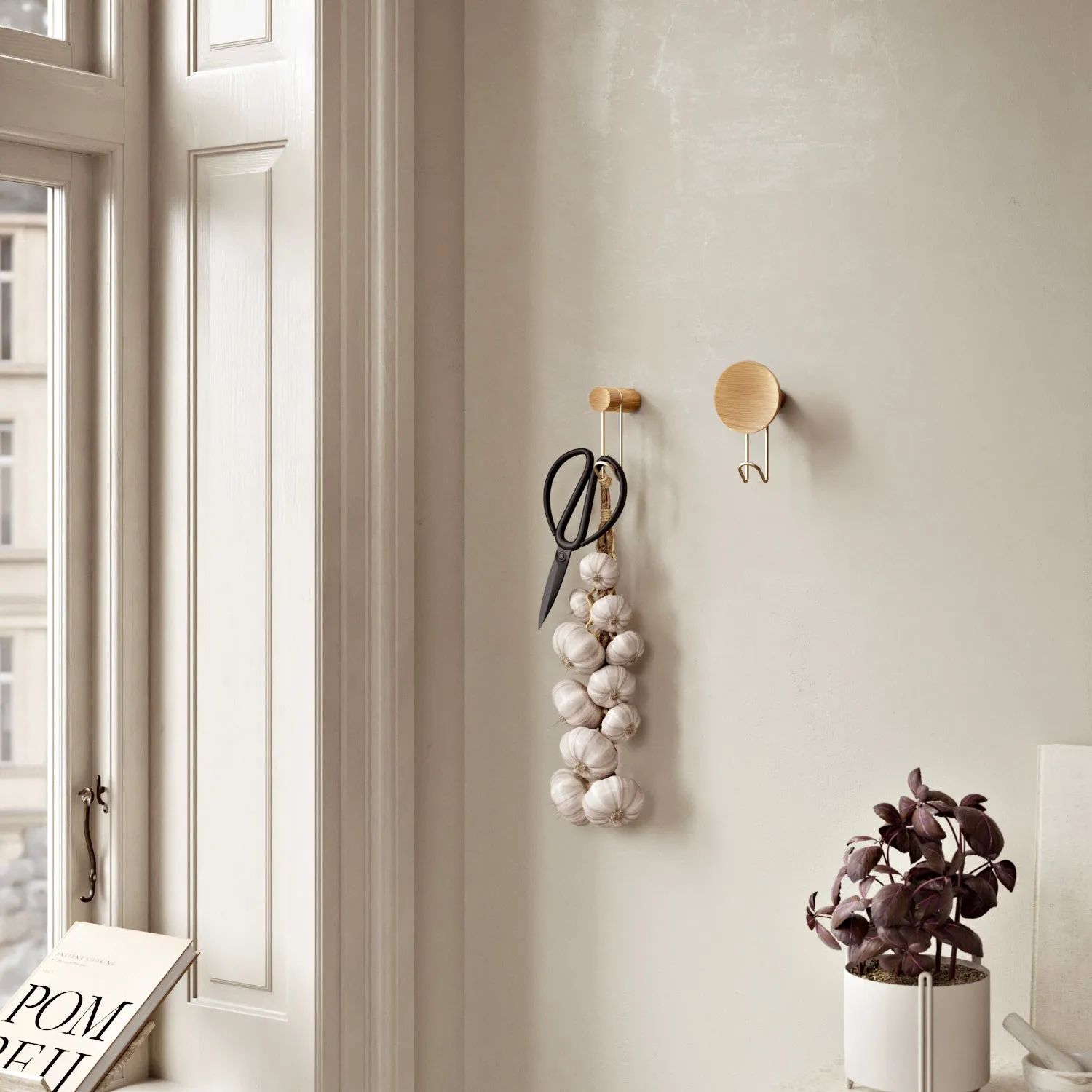 Around Wall Hanger