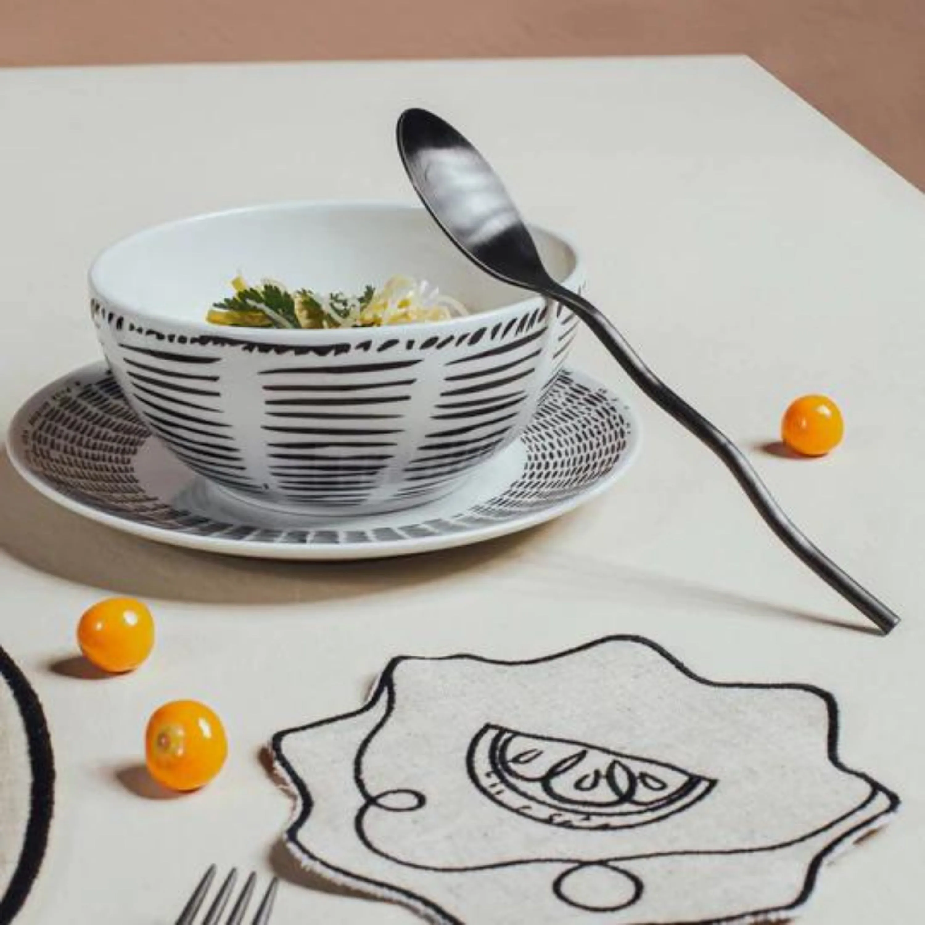 Line Drawing Salad Plate (Set of 4)