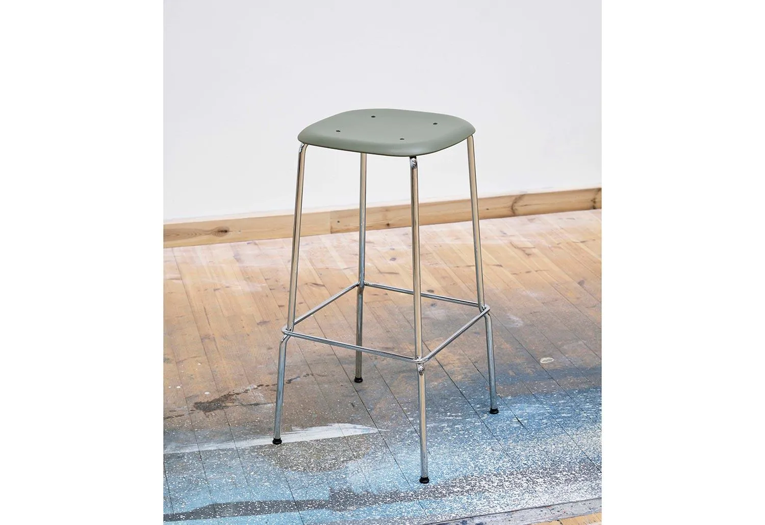Soft Edge 85 Bar Stool